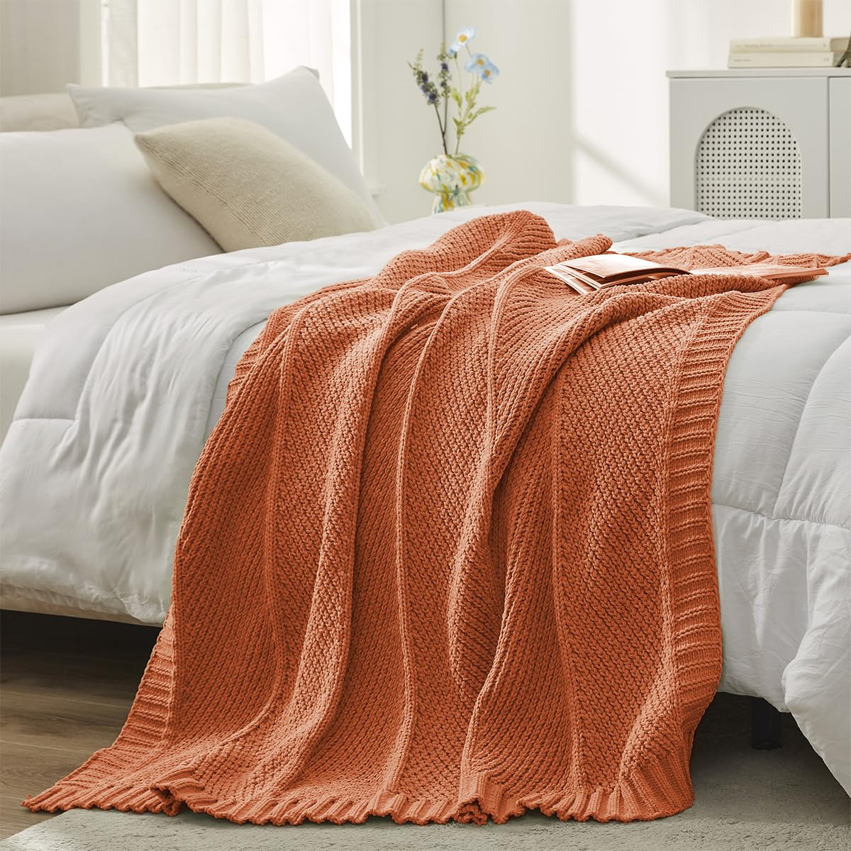 Amélie Home Knit Throw Blanket, Soft Chenille Cozy Breathable Dual Tone Checkered Chunky Decorative Blanket for Couch, Bed & Sofa, French-Inspired Lightweight Warm Gift for Women, Beige, 50"x60"