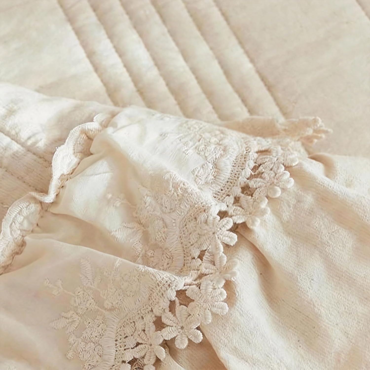 Leeva French Cream Ruffle Lace Quilted Sofa Slipcover, Beige Couch Protector & Decorative Slipcover for Living Room Cream Aesthetic Cottage Decor, Cotton-Linen Fabric, 27"x59"