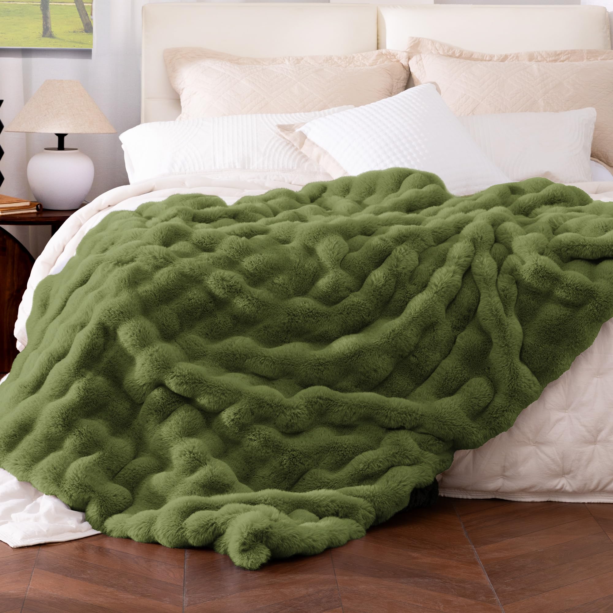 Ultra Soft Cozy Faux Fur Throw Blanket, Fuzzy Plush Thick Bubble Blanket, Luxury Fluffy Blanket for Couch, Sofa, Bedroom, and Living Room, 50x60 Inches, Cream White