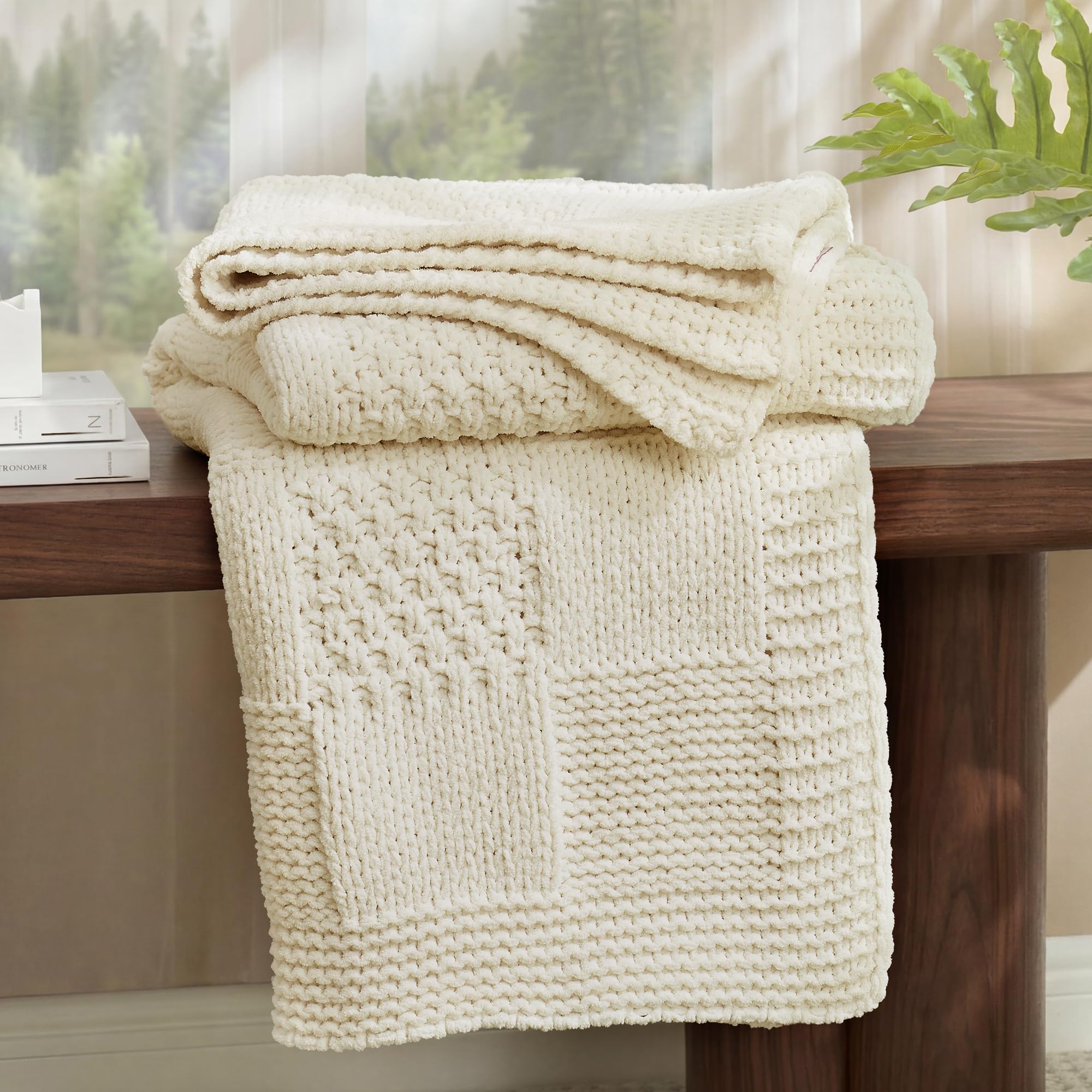Amélie Home Knit Throw Blanket, Soft Chenille Cozy Breathable Dual Tone Checkered Chunky Decorative Blanket for Couch, Bed & Sofa, French-Inspired Lightweight Warm Gift for Women, Beige, 50"x60"