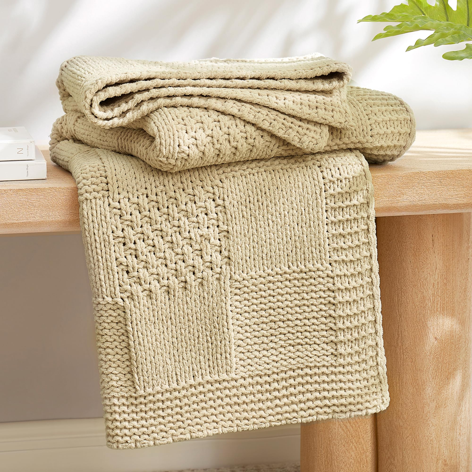 Amélie Home Knit Throw Blanket, Soft Chenille Cozy Breathable Dual Tone Checkered Chunky Decorative Blanket for Couch, Bed & Sofa, French-Inspired Lightweight Warm Gift for Women, Beige, 50"x60"