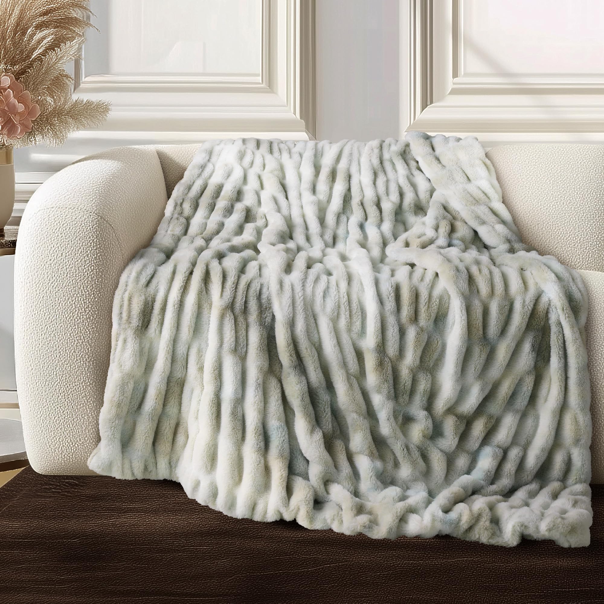 Ultra Soft Cozy Faux Fur Throw Blanket, Fuzzy Plush Thick Bubble Blanket, Luxury Fluffy Blanket for Couch, Sofa, Bedroom, and Living Room, 50x60 Inches, Cream White