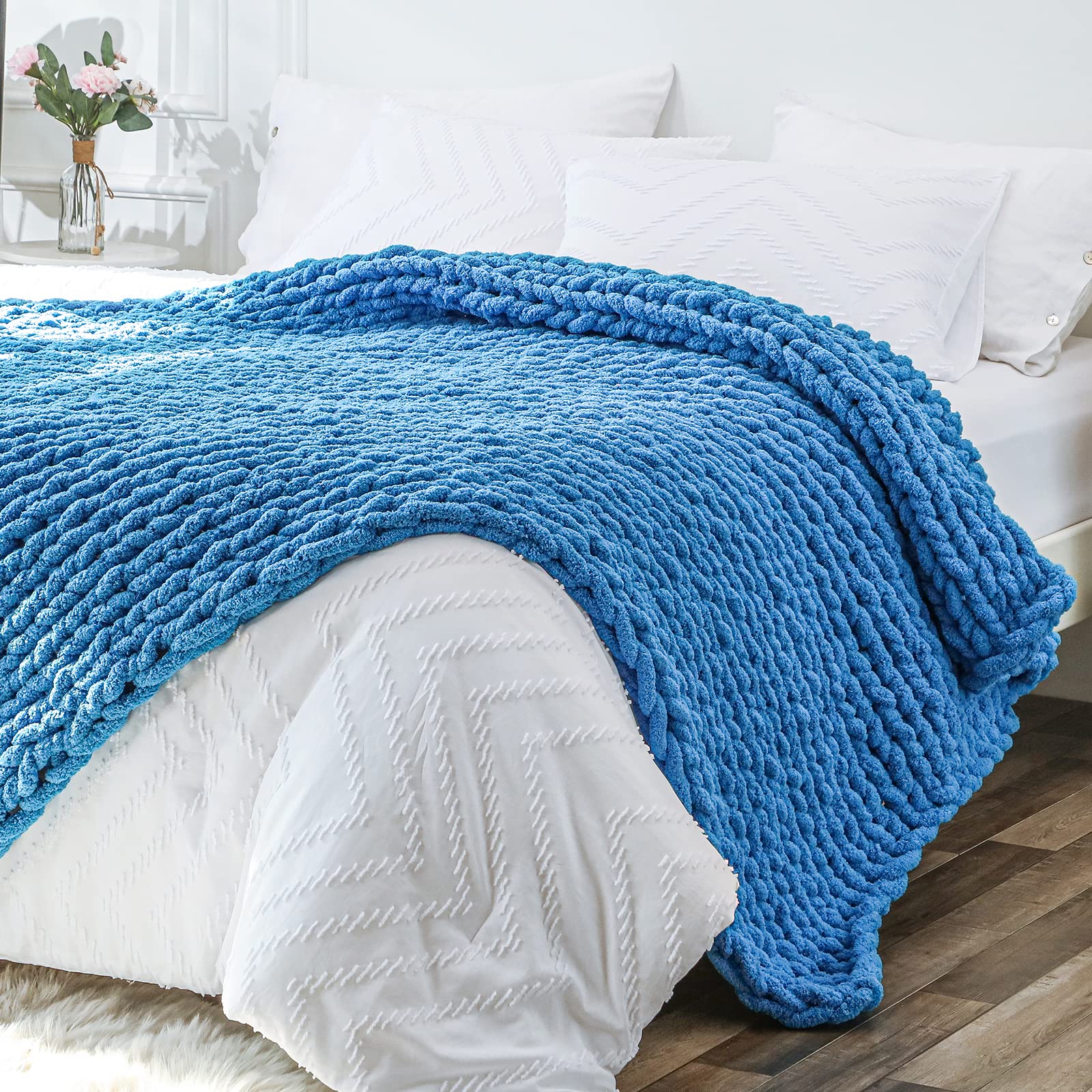 Bigacogo Chunky Knit Throw Blanket for Couch, 40x60 inches, 100% Hand Knitted with Thick Jumbo Chenille Yarn, Cozy Soft Large Rope Knot Cable Crochet Blankets for Sofa Bed Living Room, Beige