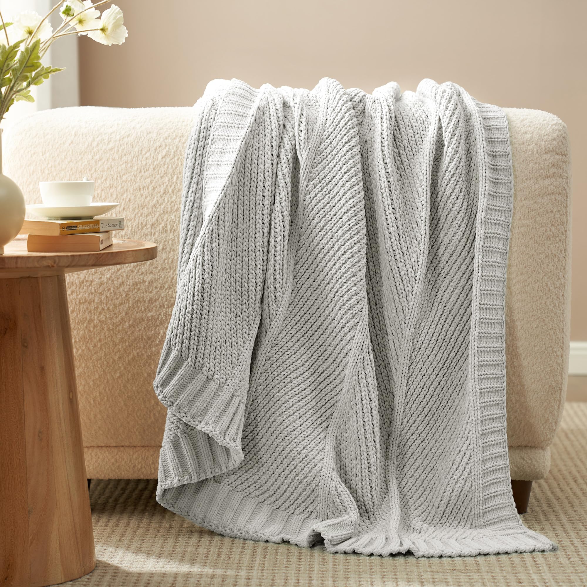 Amélie Home Knit Throw Blanket, Soft Chenille Cozy Breathable Dual Tone Checkered Chunky Decorative Blanket for Couch, Bed & Sofa, French-Inspired Lightweight Warm Gift for Women, Beige, 50"x60"
